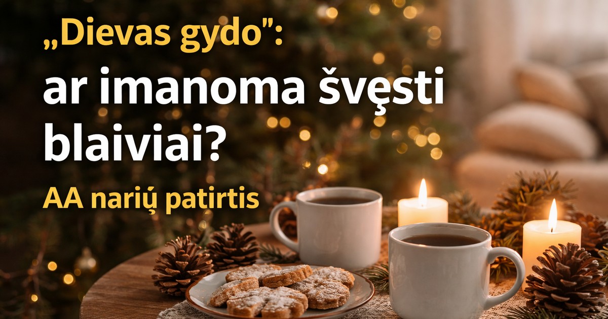 Šventinė aplinka be alkoholio – arbatos puodeliai, žvakės ir ramus vakaras, simbolizuojantis blaivias šventes